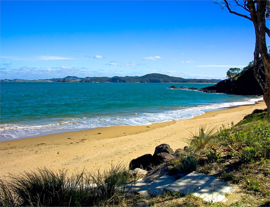 :Picnic time at Wellingtons Bay just over the back