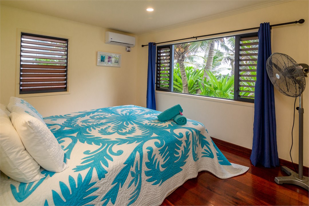 Bedroom 1 - downstairs King Bed w/ensuite