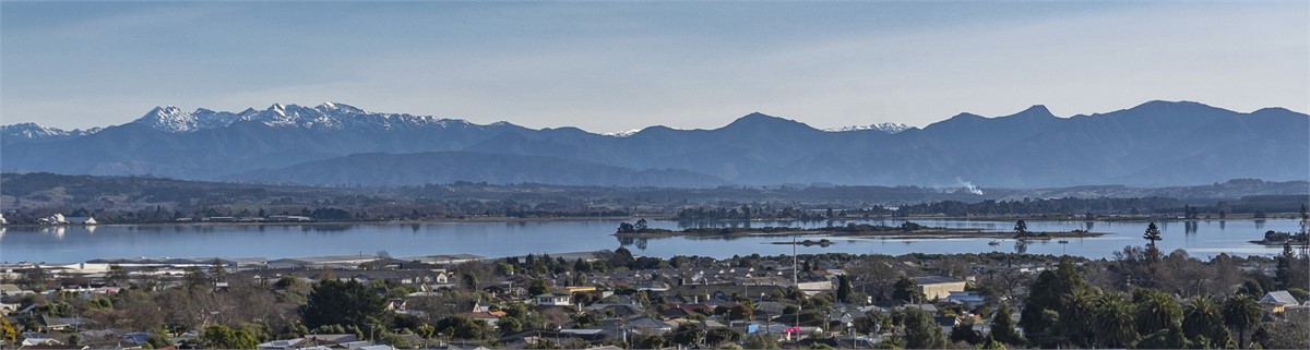 Sea & mountain Views