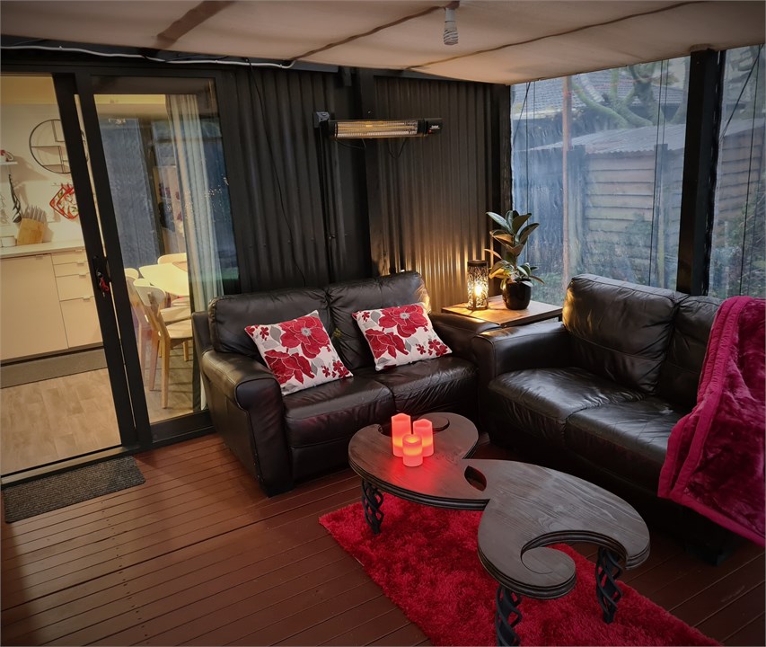 Cosy fully enclosed seated deck area