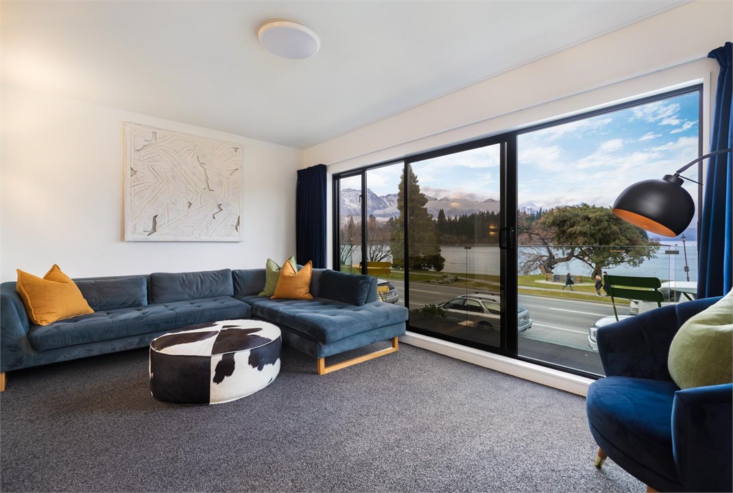 TAHUNA LAKEFRONT LUXURY AURA QUEENSTOWN HOLIDAY HO