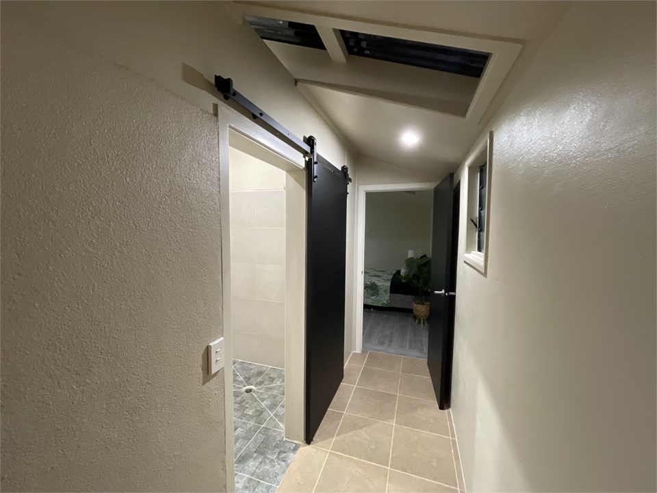 Bathroom & toilet #2