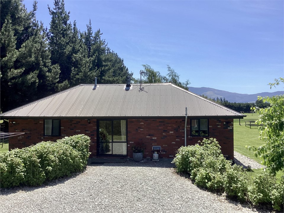 Cottage with mountain views