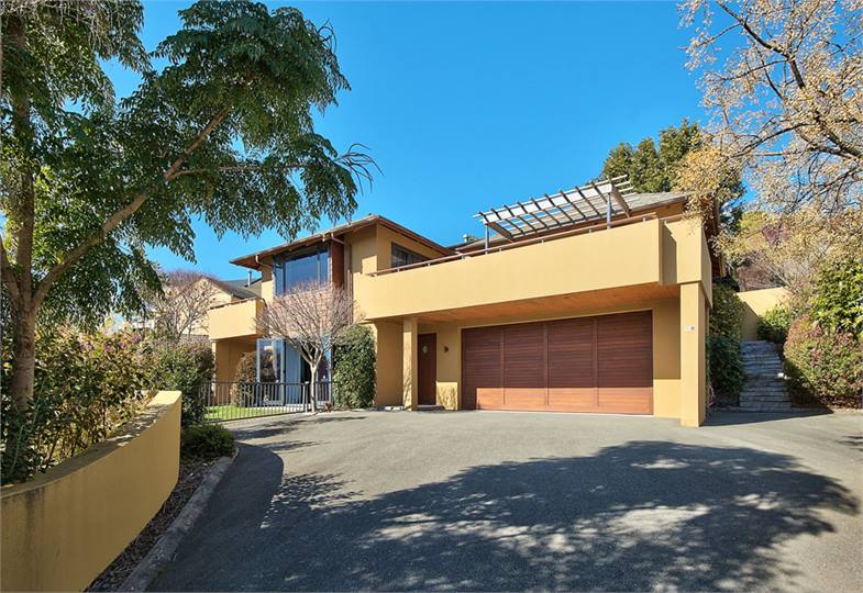 House from the street, very private