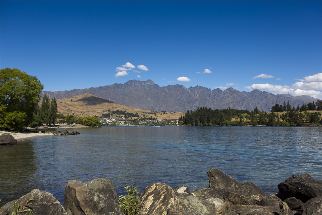 Crystal clear Lake Wakatipu on your doorstep