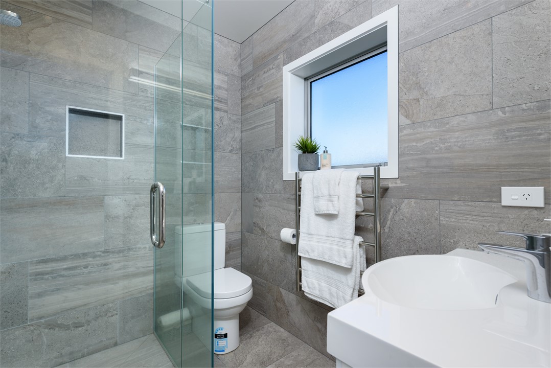 Upstairs master ensuite