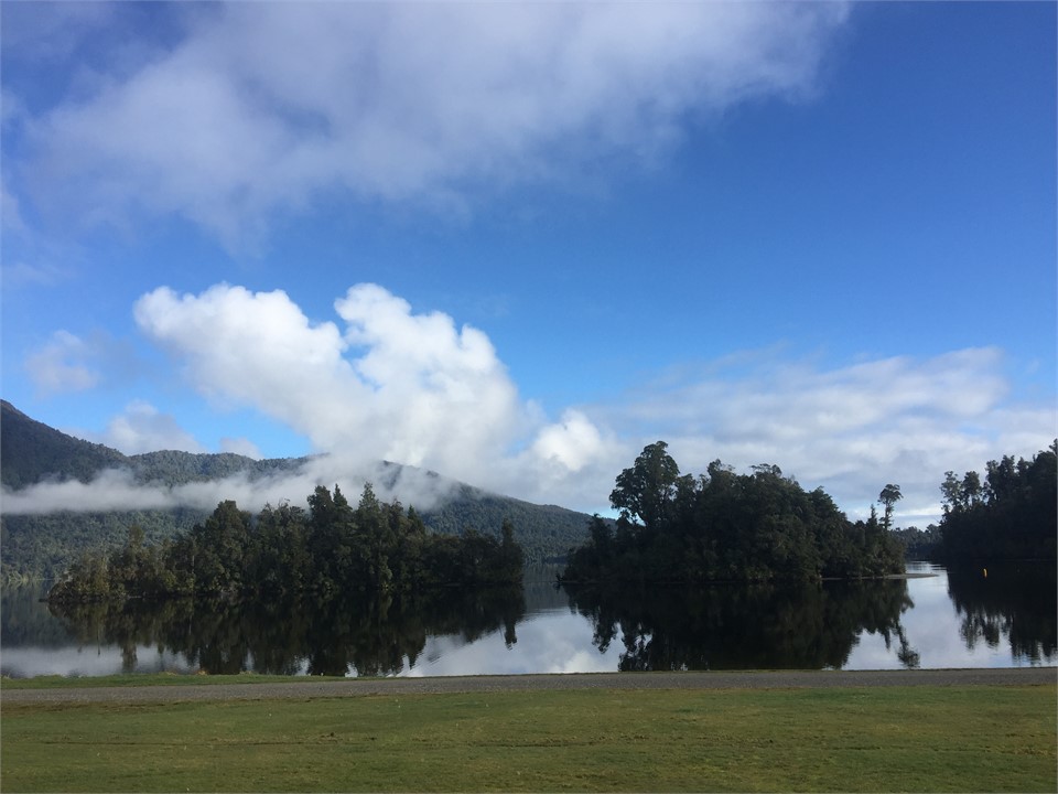 Lake Kaniere foreshore (2 min walk)