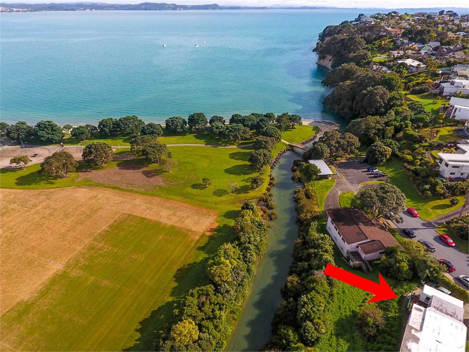 Property located 100 metres from the beach