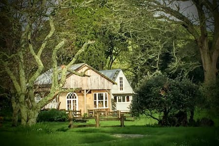 Potting Studio & Cottage