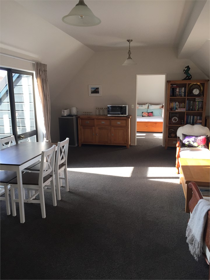 Lounge/living - looking back to bedroom 2