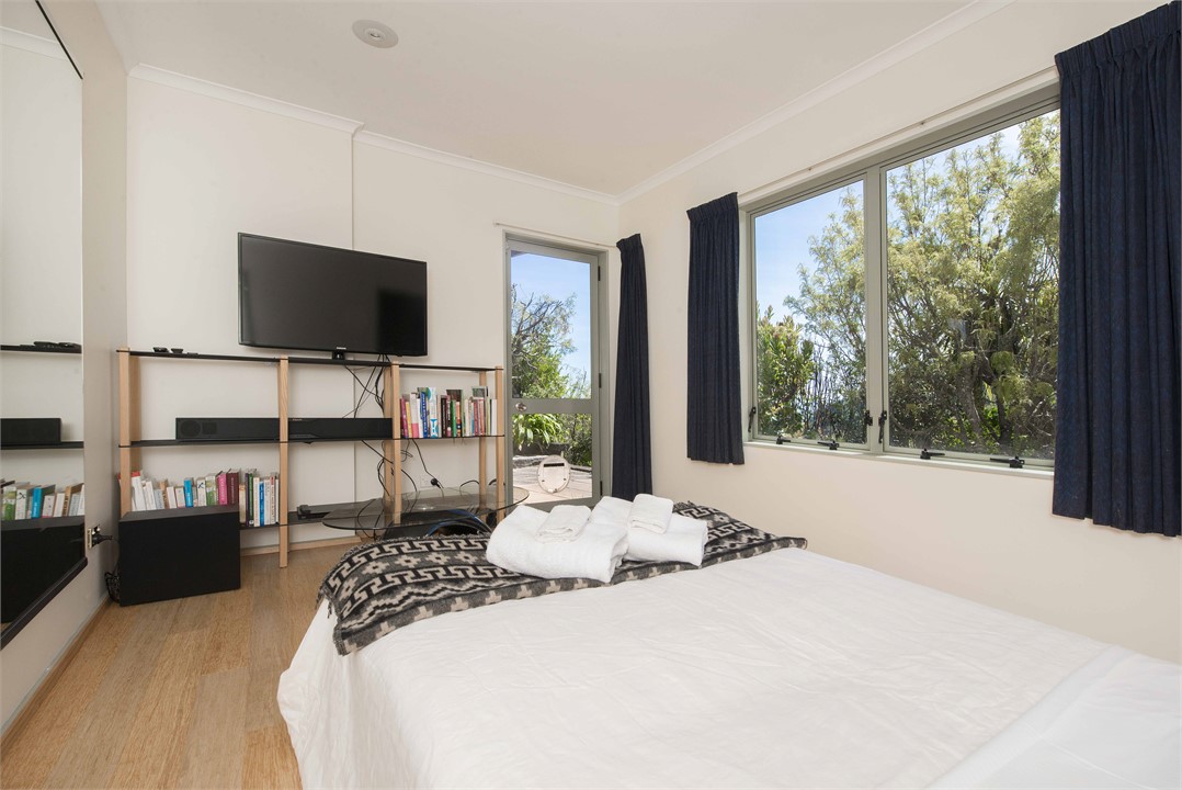 TV room/Bedroom 3 with access to Spa Pool area