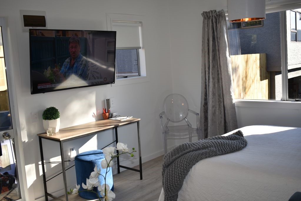 Sunny desk area if you have to work