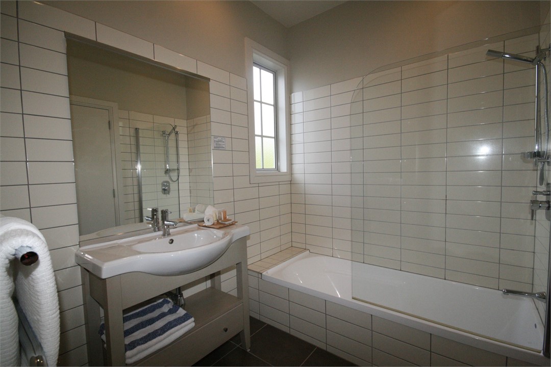 Main bathroom