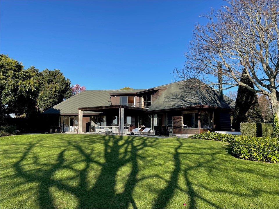 The Clubhouse Immerse yourself in tranquility Omokoroa Holiday Home