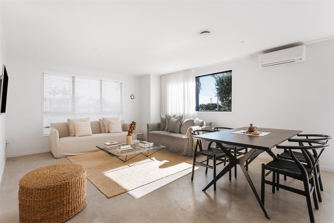 Lounge & Dining area