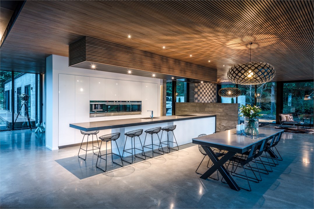 Fully equipped Kitchen area and dining area seats 