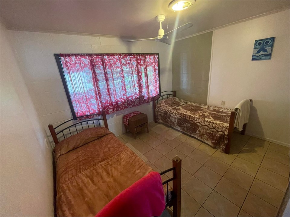 Bedroom 3: Single beds