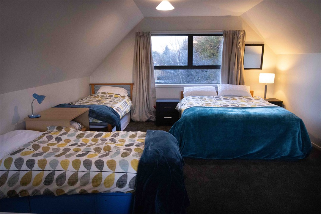 Loft bedroom (v large), 1 Queen, 1 Double, 2 Singl