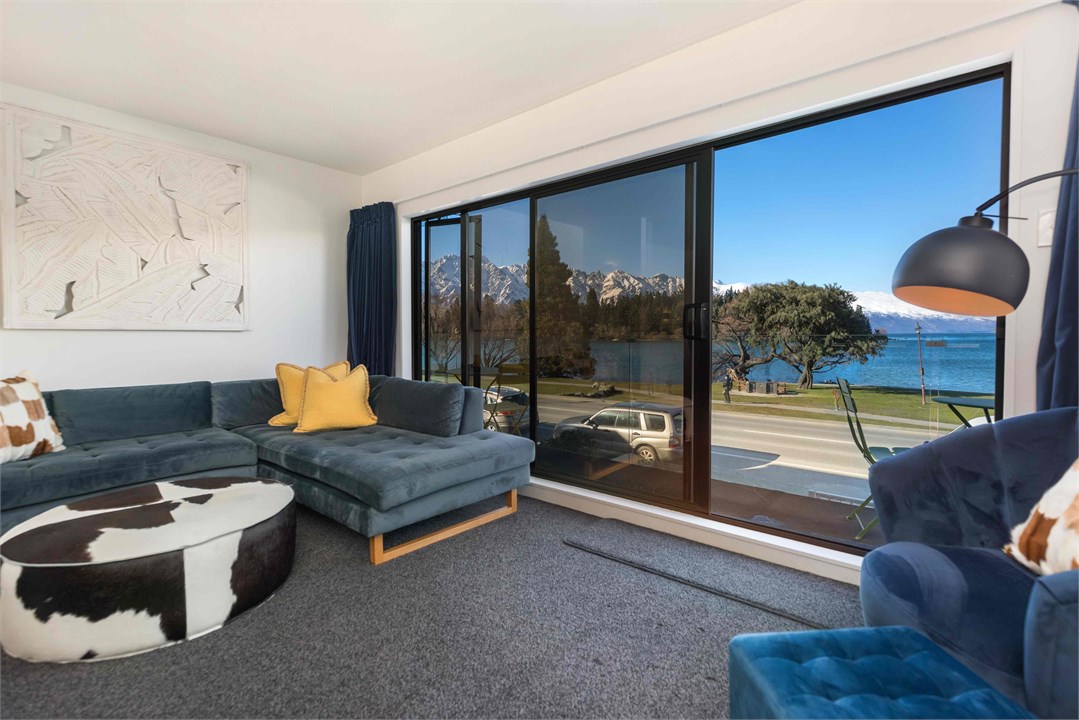 TAHUNA LAKEFRONT LUXURY AURA QUEENSTOWN HOLIDAY HO