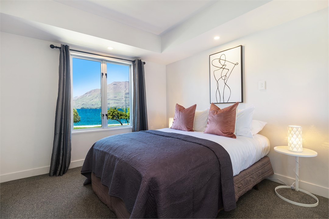 Lakefront Gem | Absolute Waterfront Aura Queenstow