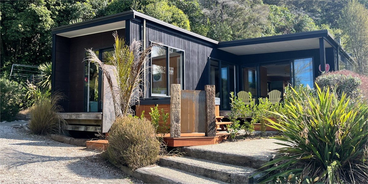 Bach 7 by the Sea - Marahau Holiday Home