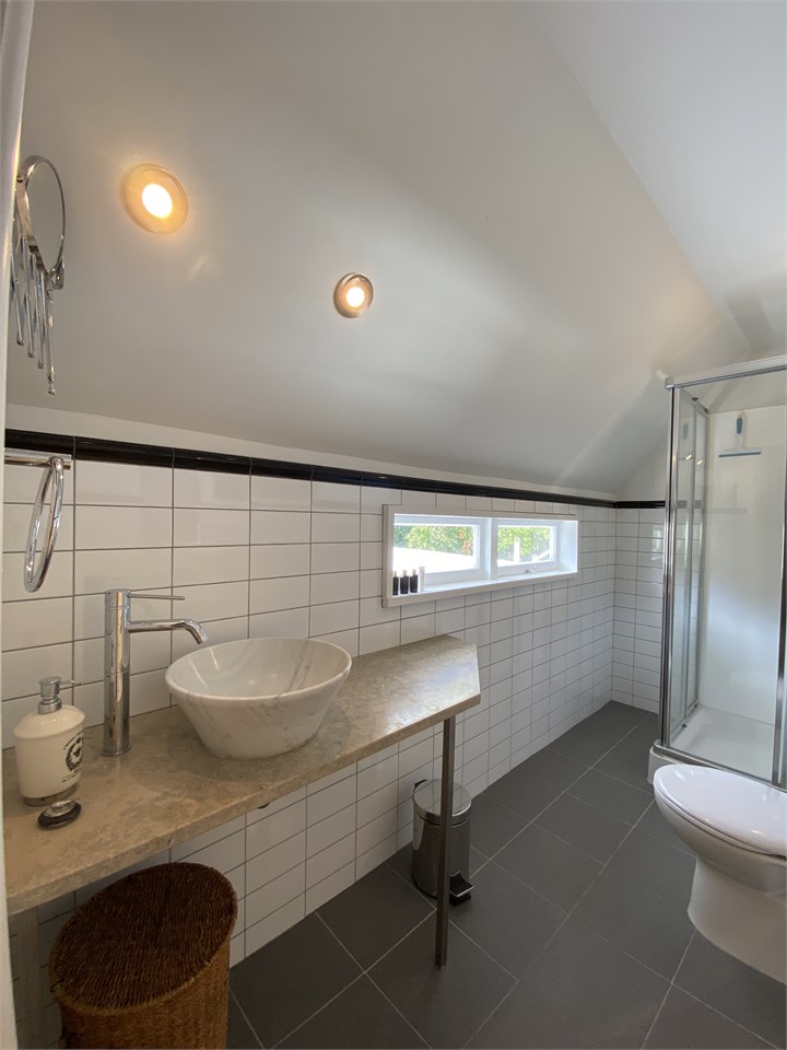 Upstairs, queen ensuite