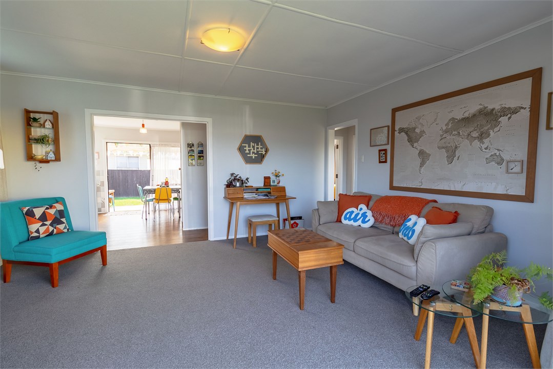 Living area with work desk, info on local attracti