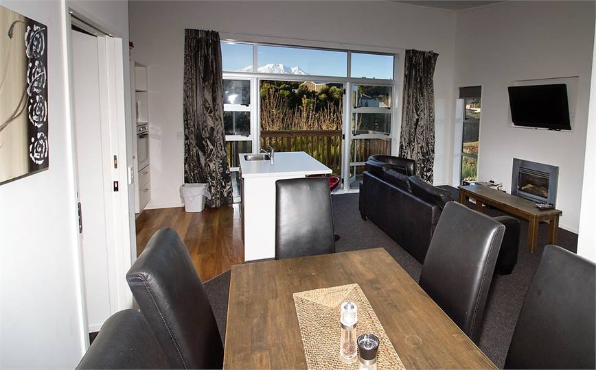 Relaxing Ruapehu - Upstairs apartment - Lounge/Din