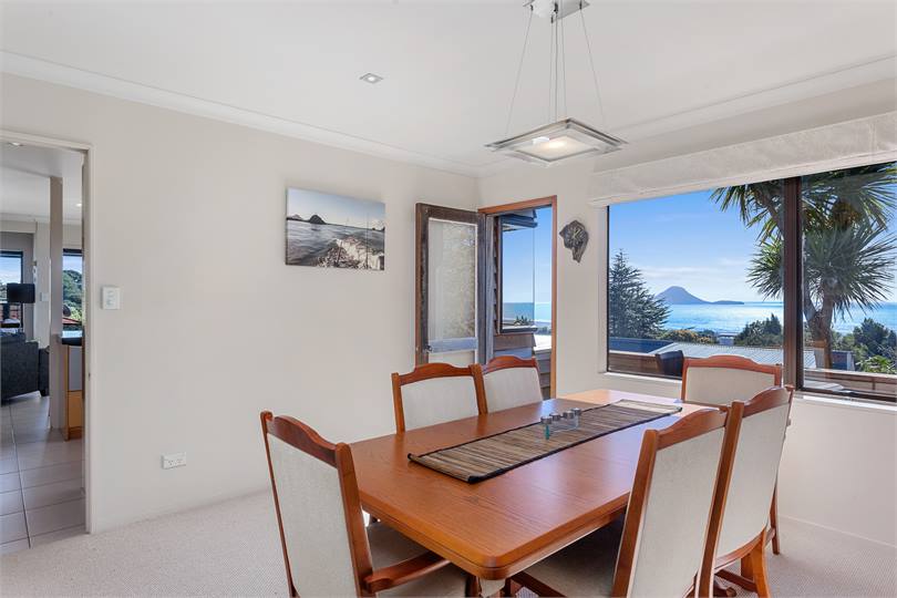 Dining room enjoying gorgeous views