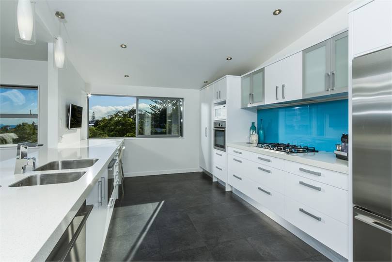 Double sink, double dishwasher