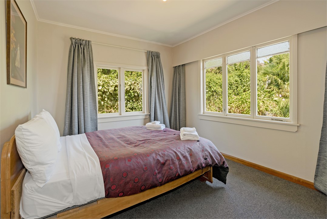 Bedroom 3 with Queen bed