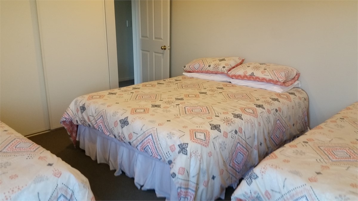 queen plus 2 singles