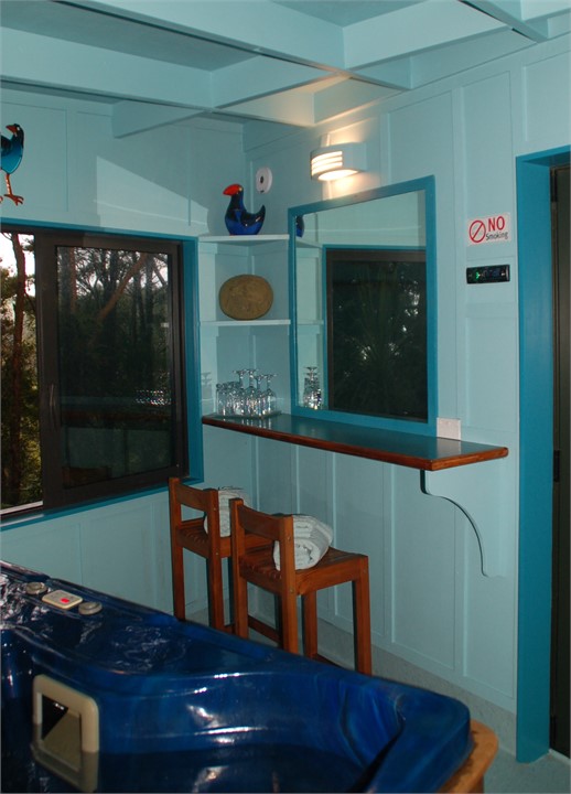 Spa house with spa pool - amenities