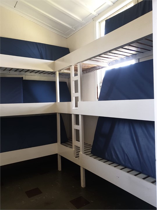 Right bunk room with 11 bunks.