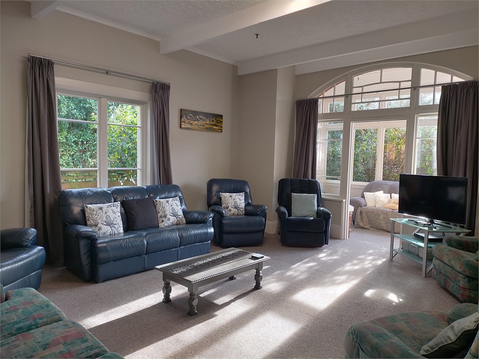 Lovett Lodge - Large Guest Lounge