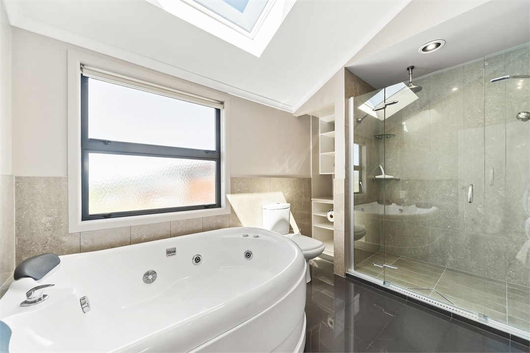 Spa bath in the master bedroom ensuite