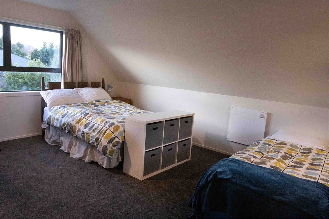 Loft bedroom (v large), 1 Queen, 1 Double, 2 Singl