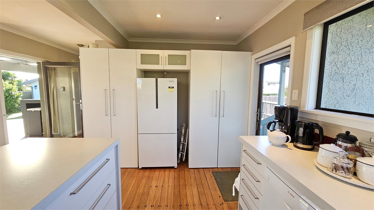 Standard size Fridge / Freezer