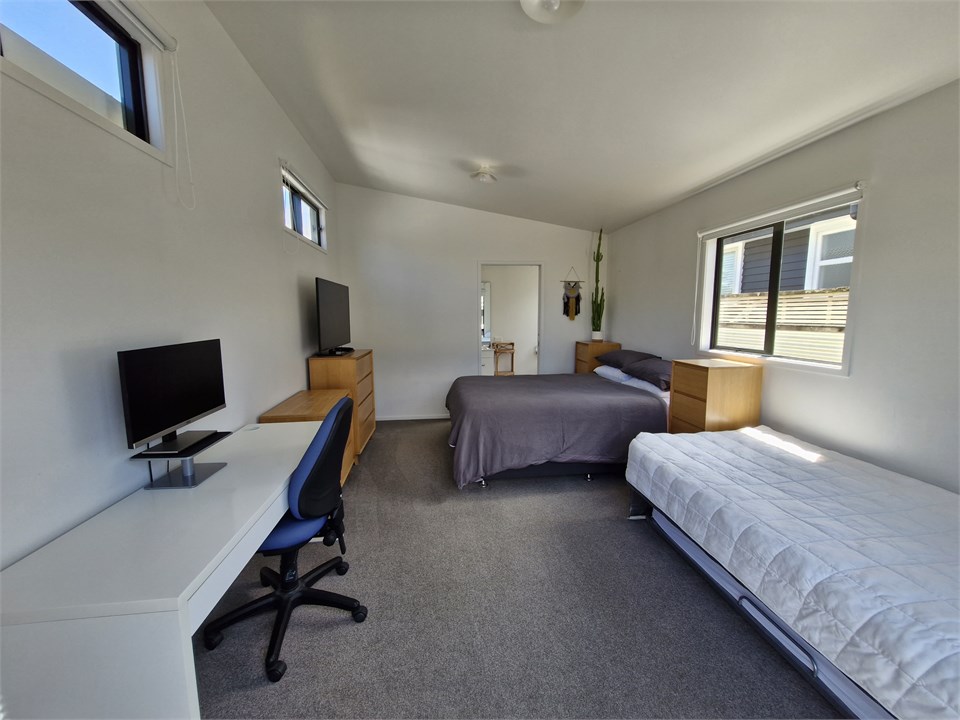 Sleepout ~ Desk with screen