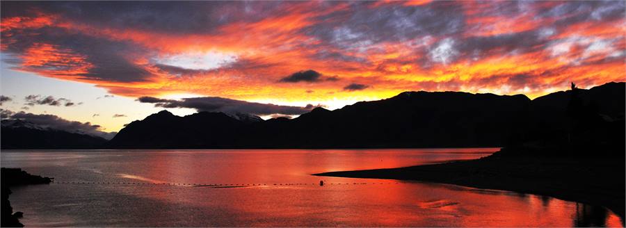 Sunset over Lake Hawea @ Bellevue Lakeview House
