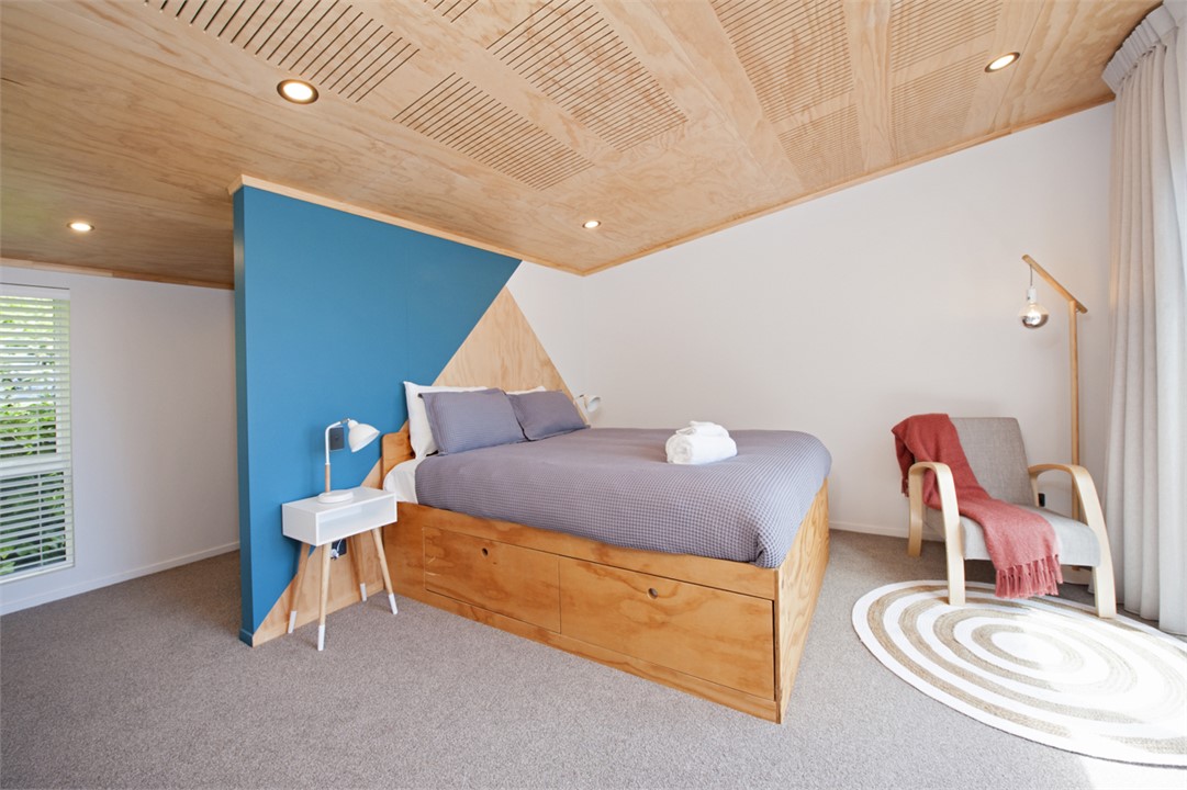 Master bedroom with Queen bed