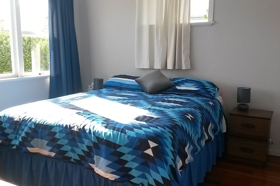 Master Bedroom- Queen Bed