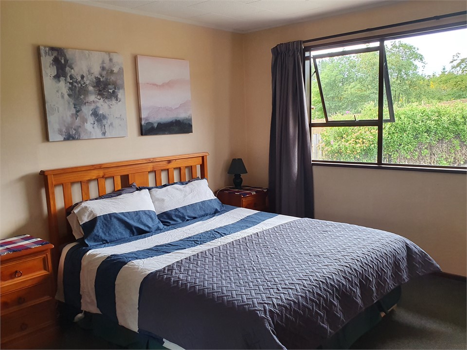 Downstairs bedroom - 1 King bed, 1 Single bed, 1 c