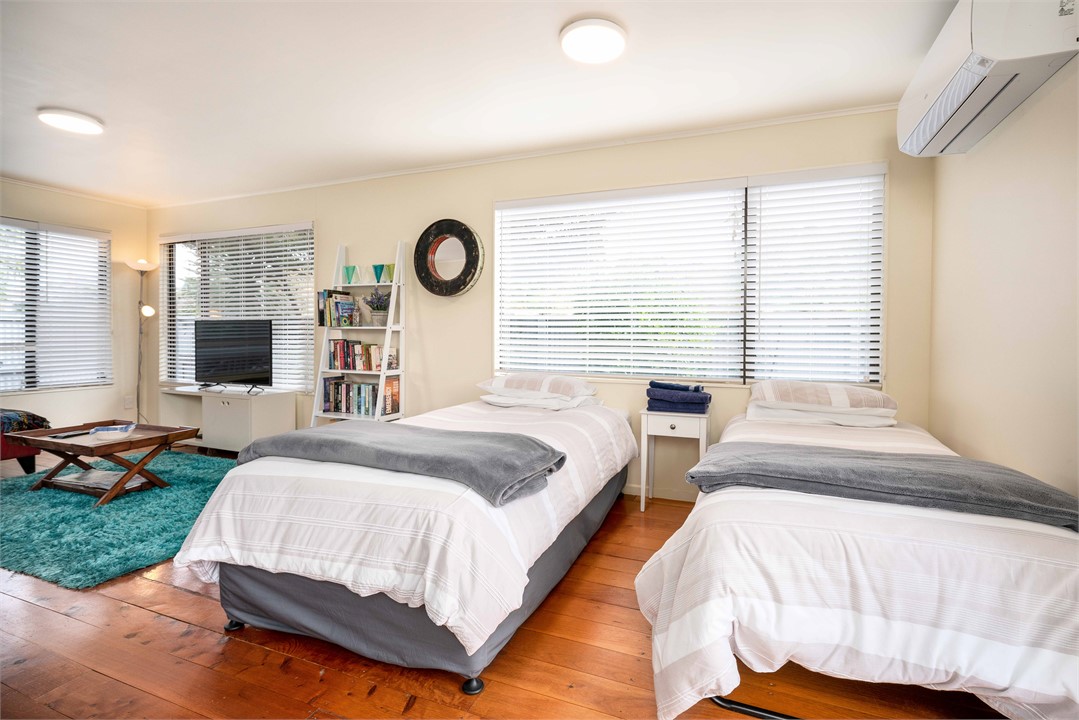 2 bed set up-1 king single, 1 single