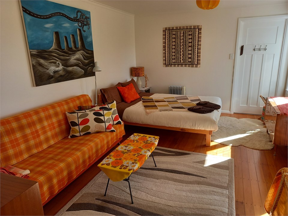 Curious Orange - spacious studio bedsit in Nelson
