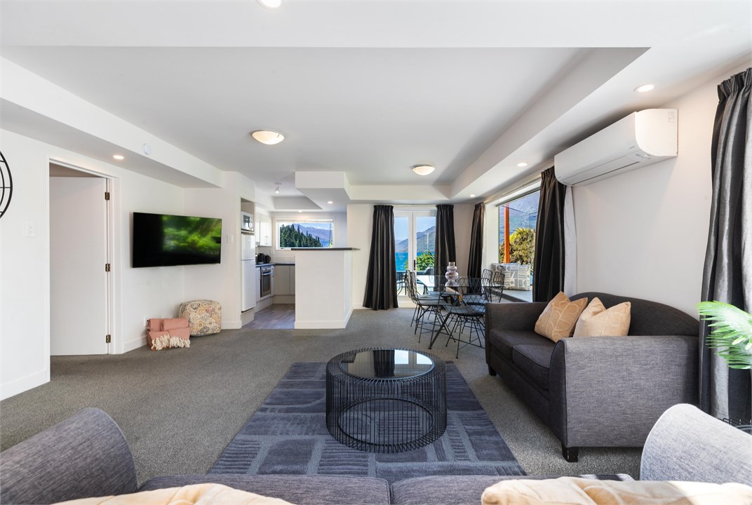 Lakefront Gem | Absolute Waterfront Aura Queenstow