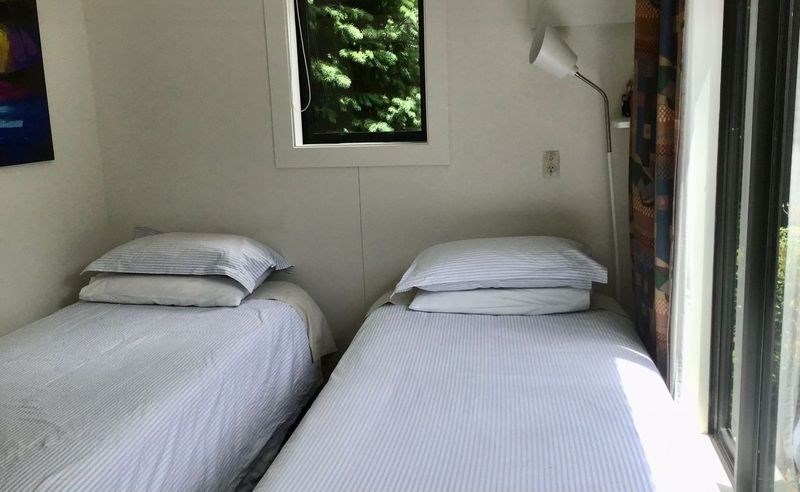 A cabin as a twin. Cabins are bedrooms only