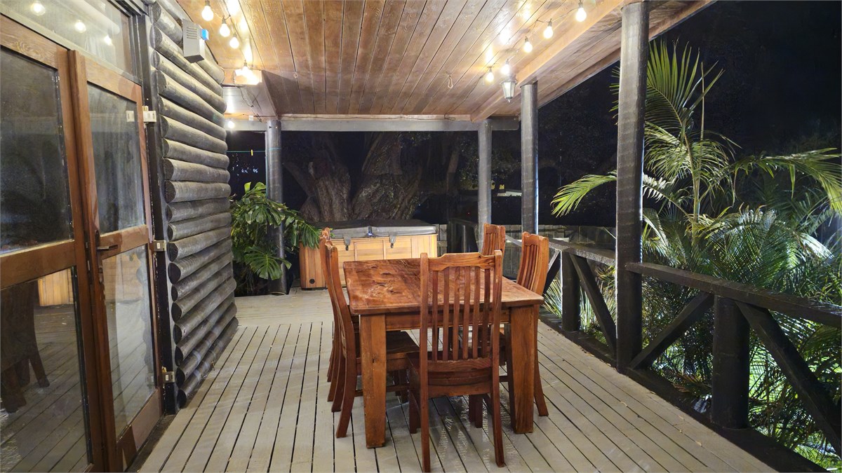 Lights! Camera! Dinner! Al fresco- that's livin!