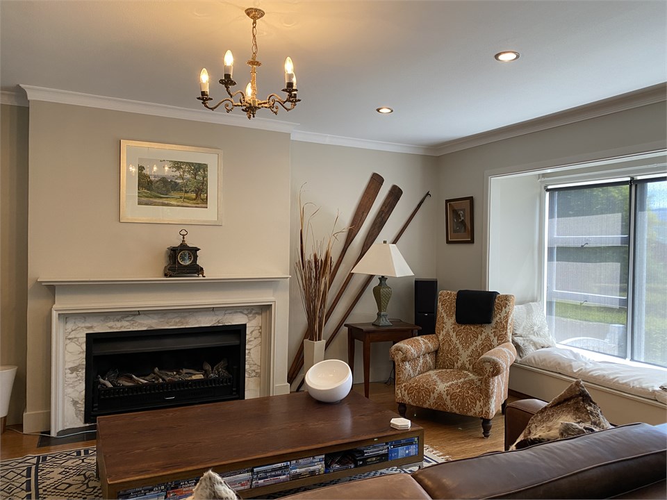 Summer lounge with window seat