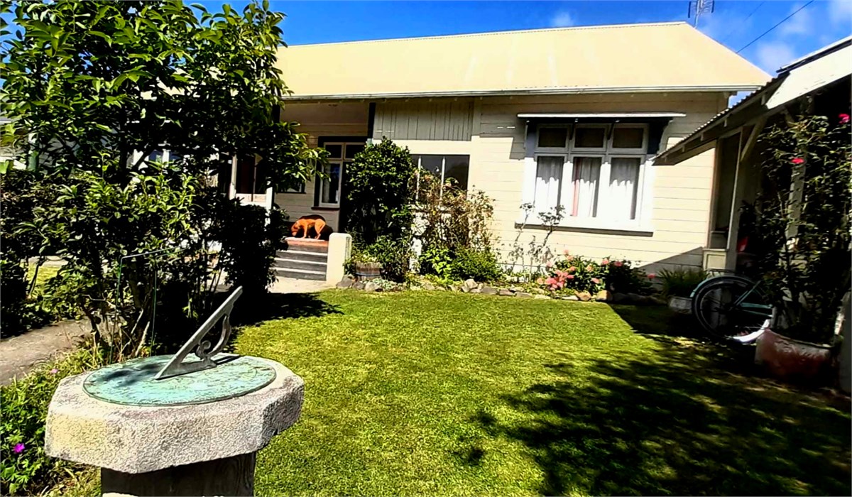 Garden feature and facade